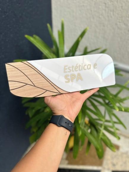 Placa de Id de Sala - Modelo Fuchsita mdf e Acrílico 30x9,8