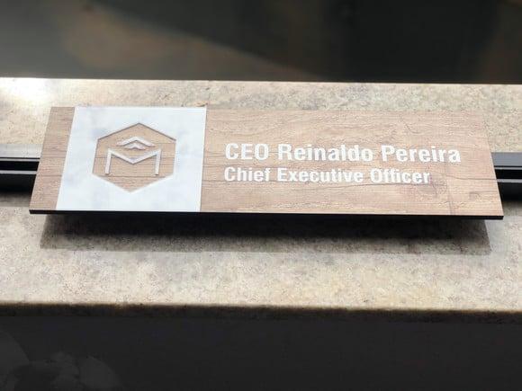 Placa de Id de Sala - Modelo Fuchsita mdf e Acrílico