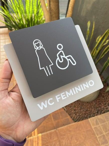 Placa de Identificação de Sala - Modelo Ágata