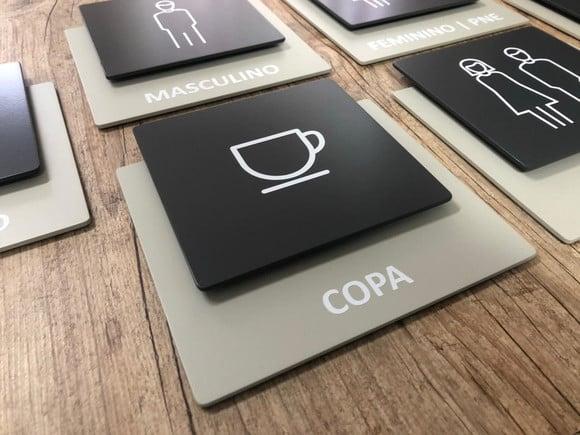 Placa de Identificação de Sala - Modelo Ágata