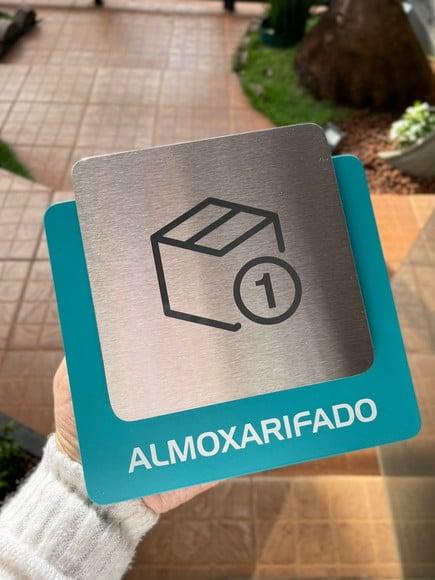Placa de Identificação de Sala - Modelo Ágata Inox