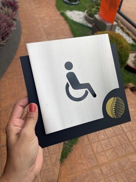 Placa de Identificação de Sala - Modelo Ágata Inox Person
