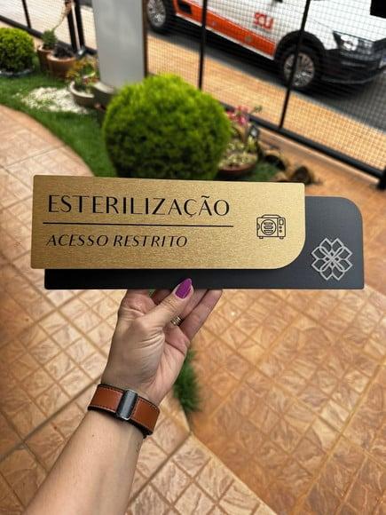 Placa de Identificação de Sala - Modelo Ametista