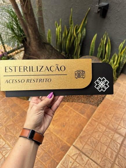Placa de Identificação de Sala - Modelo Ametista
