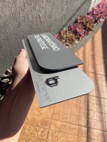 Placa de Identificação de Sala - Modelo Ametista
