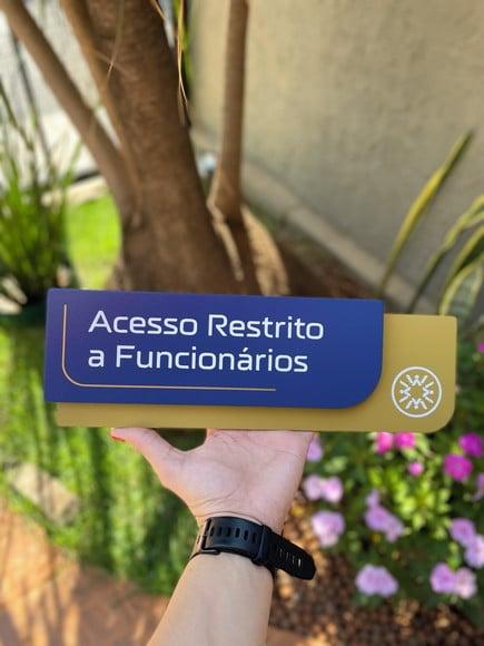 Placa de Identificação de Sala - Modelo Ametista