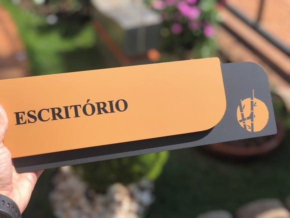Placa de Identificação de Sala - Modelo Ametista