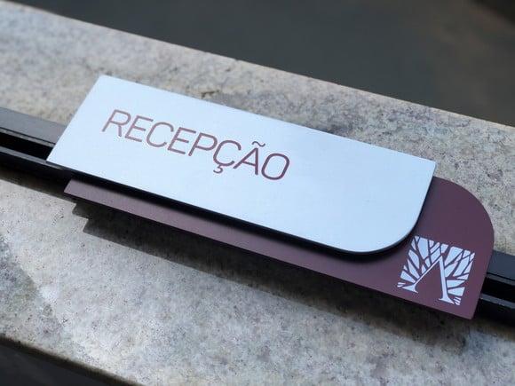 Placa de Identificação de Sala - Modelo Ametista