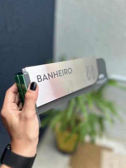 Placa de Identificação de Sala - Modelo Ametista Bandeira