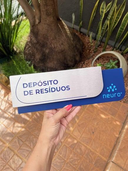 Placa de Identificação de Sala - Modelo Ametista Inox