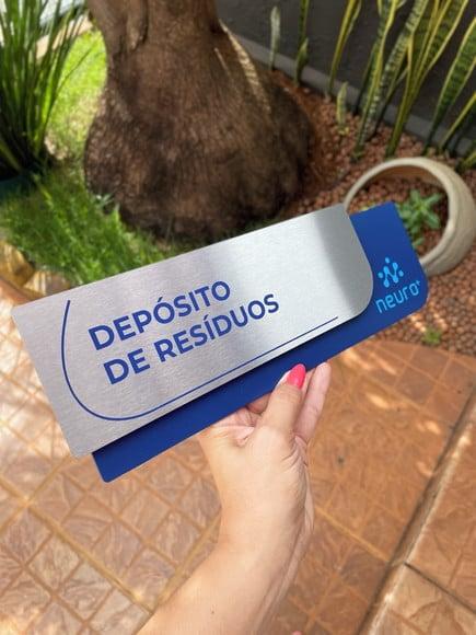 Placa de Identificação de Sala - Modelo Ametista Inox