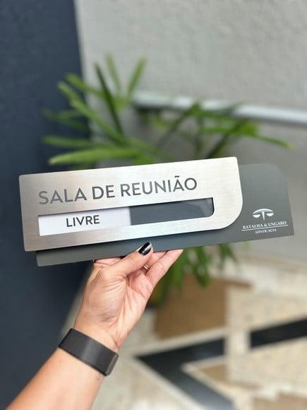Placa de Identificação de Sala - Modelo Ametista Inox Flag