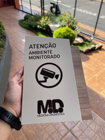 Placa de Identificação de Sala - Modelo Calcita mdf 26x18