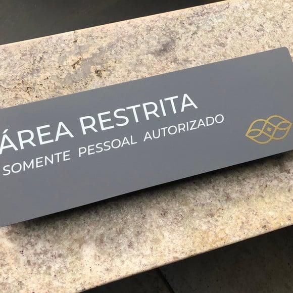 Placa de Identificação de Sala - Modelo Caulim 33x11,5
