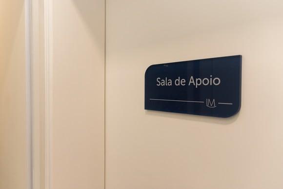 Placa de Identificação de Sala - Modelo Caulim Acrílico