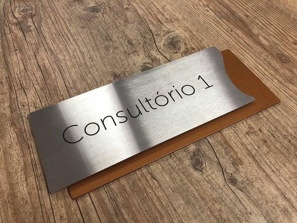 Placa de Identificação de Sala - Modelo Feldspato Inox