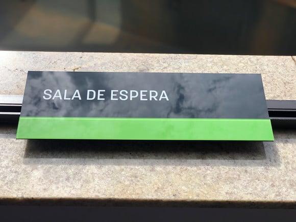 Placa de Identificação de Sala - Modelo Granada
