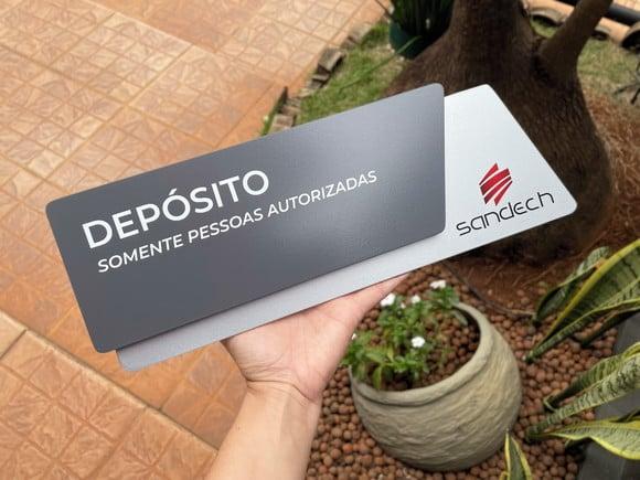 Placa de Identificação de Sala - Modelo Onix