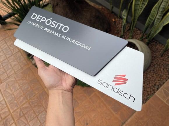 Placa de Identificação de Sala - Modelo Onix