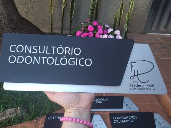 Placa de Identificação de Sala - Modelo Onix