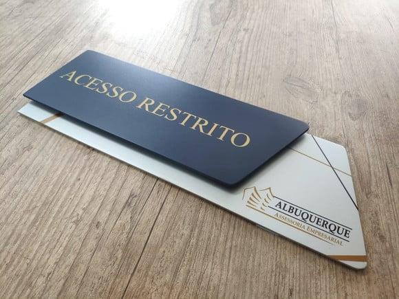 Placa de Identificação de Sala - Modelo Onix