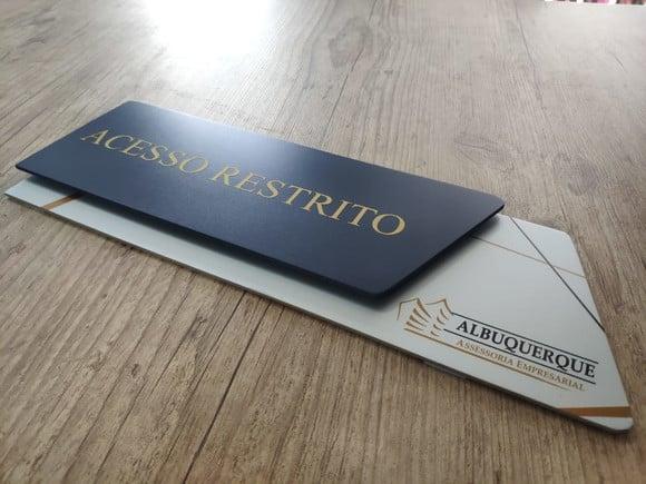 Placa de Identificação de Sala - Modelo Onix