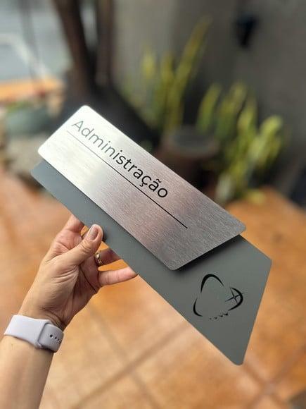 Placa de Identificação de Sala - Modelo Onix Inox