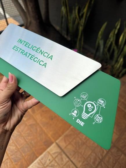 Placa de Identificação de Sala - Modelo Onix Inox