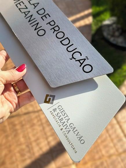 Placa de Identificação de Sala - Modelo Onix Inox
