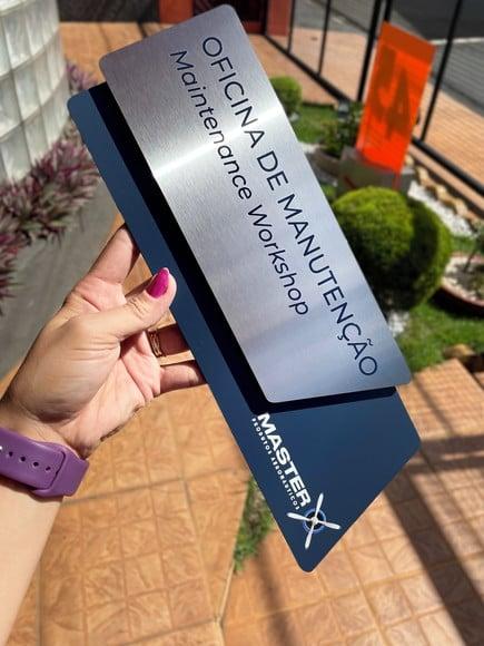 Placa de Identificação de Sala - Modelo Onix Inox