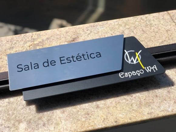 Placa de Identificação de Sala - Modelo Onix Inox