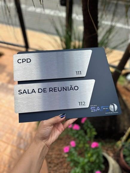Placa de Identificação de Sala - Modelo Onix Inox Dupla