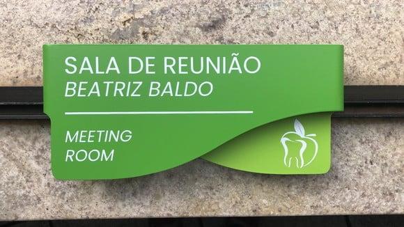 Placa de Identificação de Sala - Modelo Sodalita