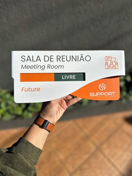 Placa de Identificação de Sala - Modelo Sodalita Flag