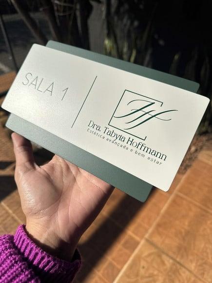 Placa de Identificação de Sala - Modelo Topázio 22x12,5