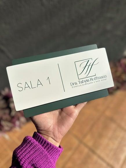 Placa de Identificação de Sala - Modelo Topázio 22x12,5