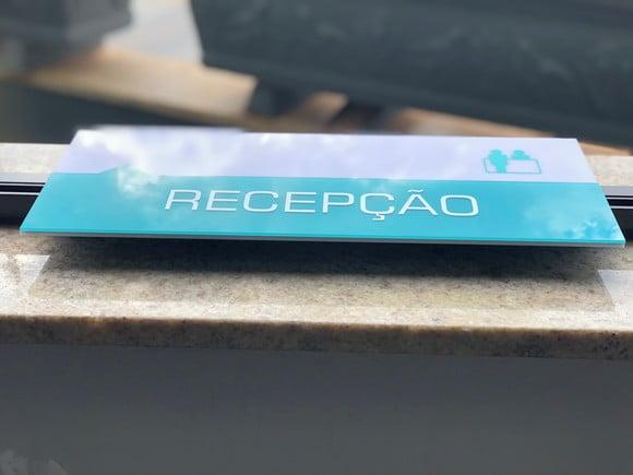 Placa de Identificação de Sala -modelo Granada Personalizado
