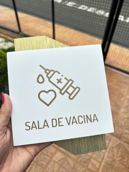 Placa de Identificação de Sala Consultório Modelo Bari 18x14