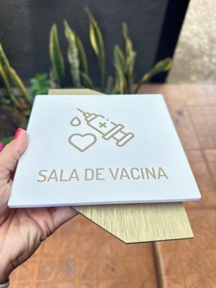 Placa de Identificação de Sala Consultório Modelo Bari 18x14