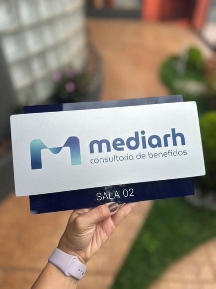 Placa de Identificação de Sala Modelo Topázio Acrílico 30x17