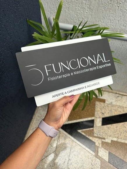 Placa de Identificação de Sala Modelo Topázio Acrílico 30x17