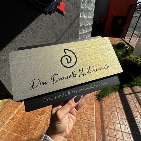 Placa de Identificação de Sala Modelo Topázio Acrílico 30x17