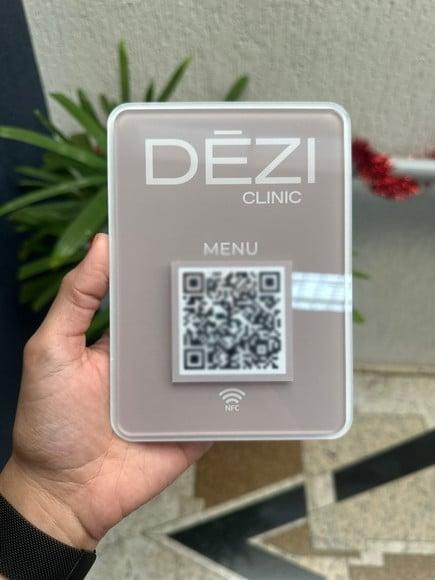 Placa de Qr Code - Modelo Mini Quartzo Acrílico - Dezi