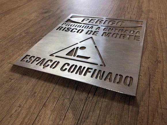 Placa em Alumínio para Decalque Espaço Confinado Stencil