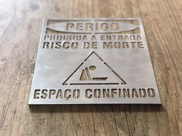 Placa em Alumínio para Decalque Espaço Confinado Stencil