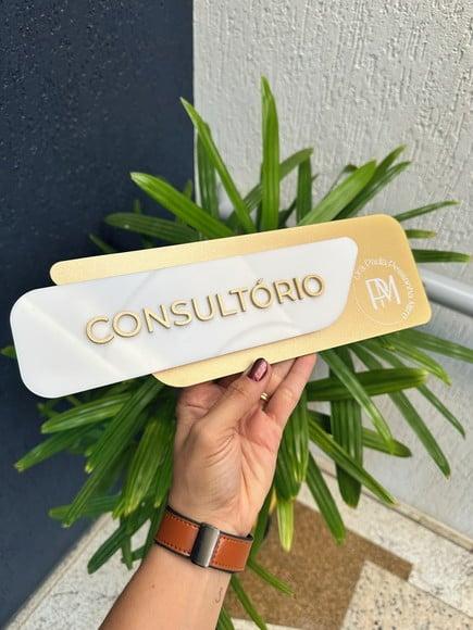Placa Id. de Sala - Modelo Adamantium com Sobreposição