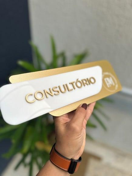 Placa Id. de Sala - Modelo Adamantium com Sobreposição
