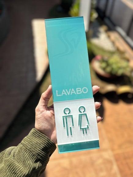 Placa Identificação de Sala - Modelo Fuchsita Acrilico