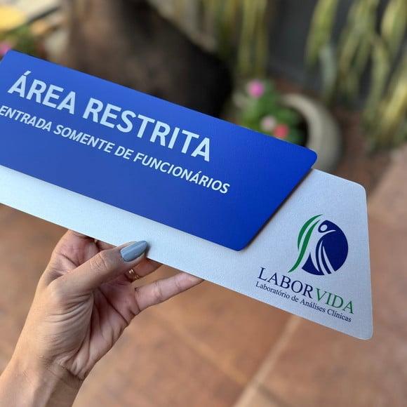 Placa Identificação de Sala - Modelo Onix