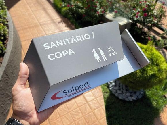 Placa Identificação de Sala Modelo Apatita Formato Bandeira